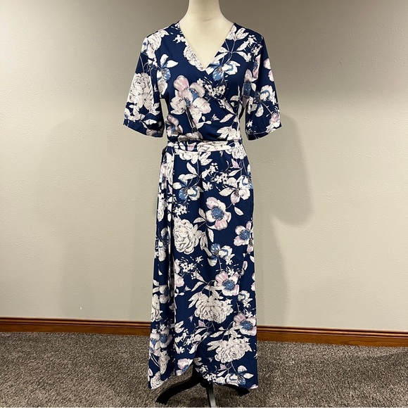 Dresses & Skirts - Short sleeves navy Floral maxi Wrap Dress